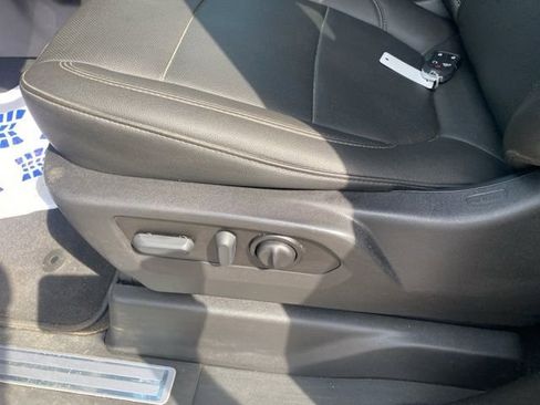 Used 2022 GMC Sierra 2500 SLT w/ SLT Convenience Package image 18