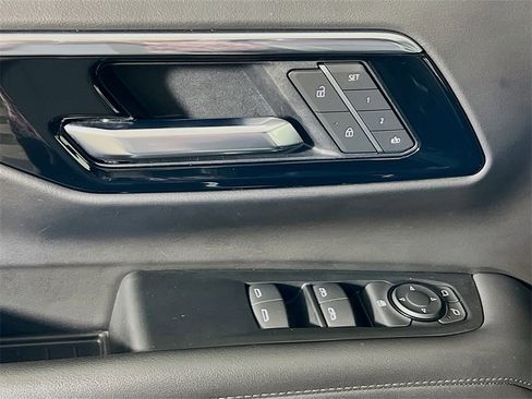 Used 2025 Chevrolet Tahoe Z71 image 16