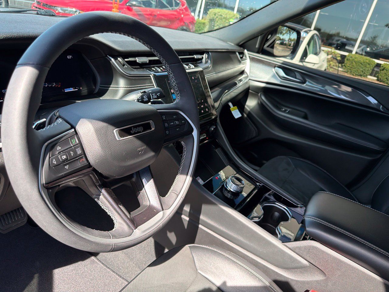 Used 2023 Jeep Grand Cherokee Altitude AWD/4WD image 12