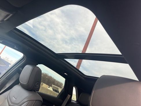 Certified 2025 Cadillac XT5 Premium Luxury image 5