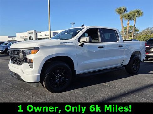 Used 2025 Chevrolet Silverado 1500 Custom image 3