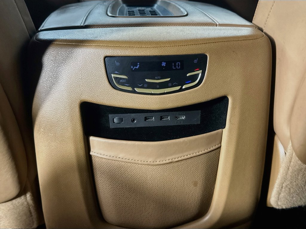 Used 2017 Cadillac Escalade Platinum AWD/4WD image 34