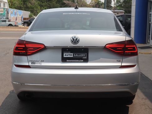 Used 2017 Volkswagen Passat 1.8T SE FWD image 4