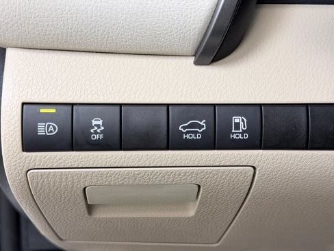 Used 2020 Toyota Camry LE FWD image 36