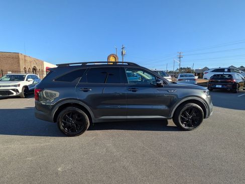 Used 2022 Kia Sorento S image 2