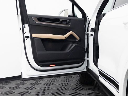 New 2026 Porsche Cayenne image 13