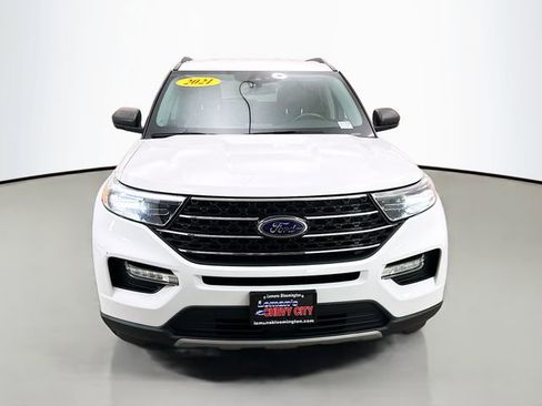 Used 2021 Ford Explorer XLT w/ Equipment Group 202A AWD/4WD image 2