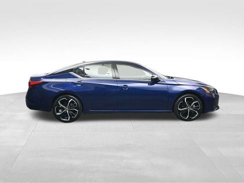 Used 2024 Nissan Altima 2.5 SR FWD image 6