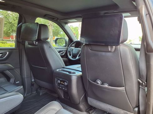 Used 2021 Chevrolet Tahoe RST w/ Luxury Package RWD image 16