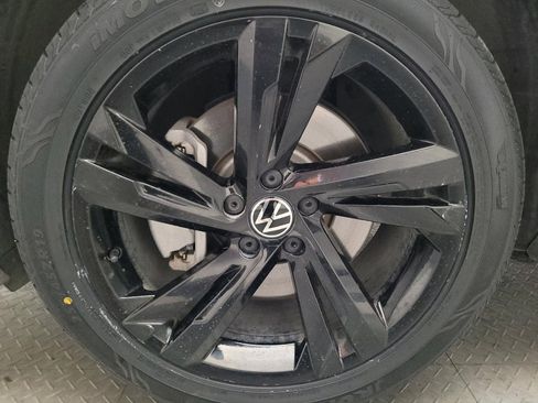 Used 2024 Volkswagen Tiguan SE R-Line FWD image 31