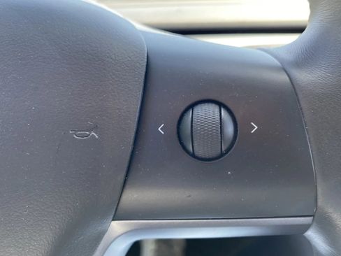 Used 2017 Tesla Model 3 Long Range RWD image 16