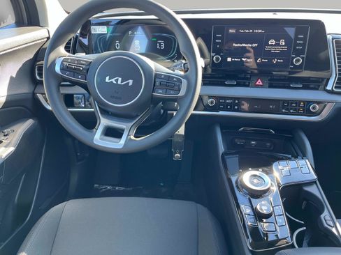 New 2025 Kia Sportage LX image 13