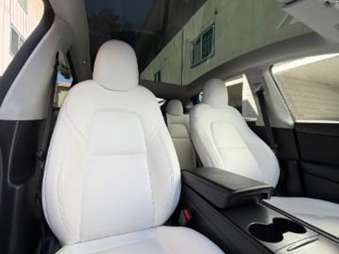 Used 2023 Tesla Model Y Performance AWD/4WD image 17