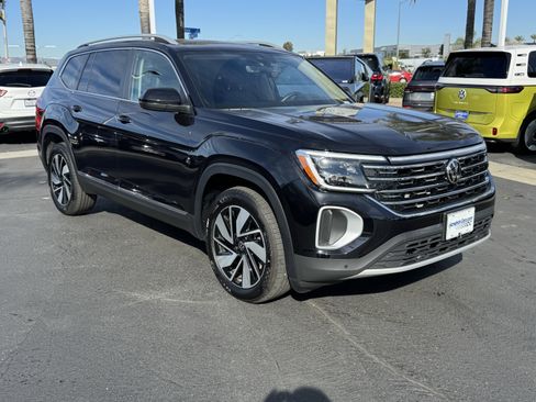 Used 2025 Volkswagen Atlas SEL image 2