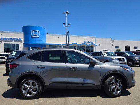 Used 2025 Ford Escape ST-Line AWD/4WD image 8