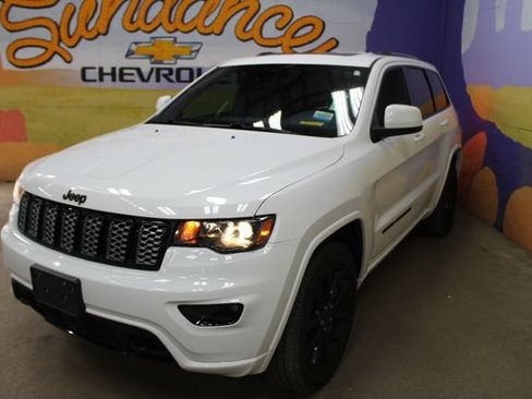 Used 2021 Jeep Grand Cherokee Altitude AWD/4WD image 4