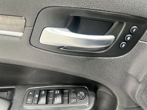 Used 2017 Chrysler 300 C image 13