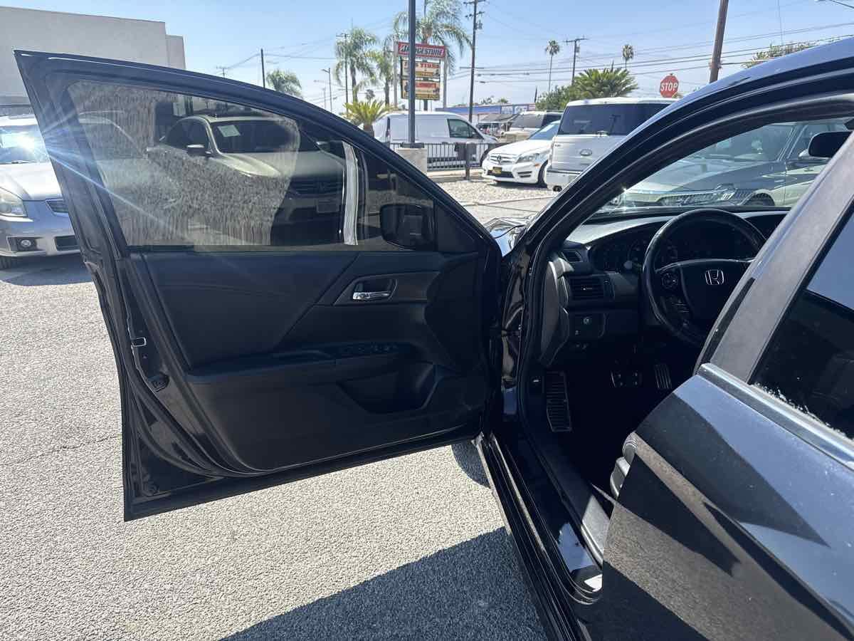 Used 2017 Honda Accord Sport image 6