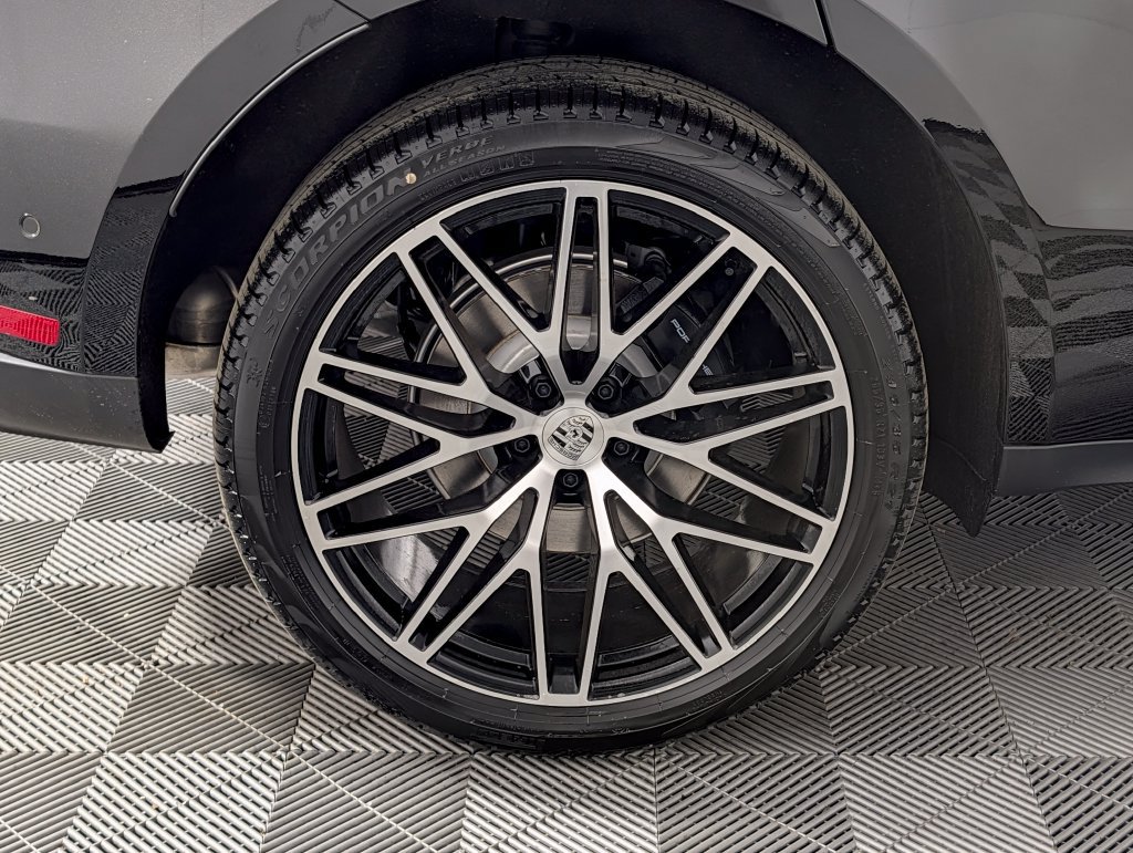 Certified 2026 Porsche Macan AWD/4WD image 13