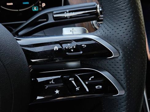 Certified 2025 Mercedes-Benz GLC 300 image 13