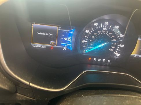 Used 2017 Ford Fusion SE w/ Fusion SE Technology Package FWD image 5