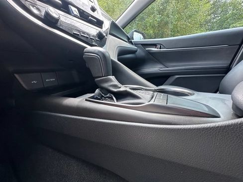 Used 2022 Toyota Camry SE FWD image 14