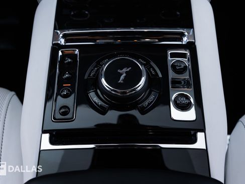 Used 2021 Rolls-Royce Cullinan image 28