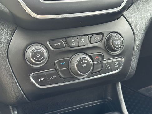 Used 2022 Jeep Cherokee Latitude w/ Trailer Tow Group image 29