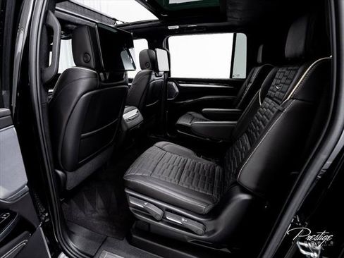 Used 2025 Cadillac Escalade ESV V AWD/4WD image 45
