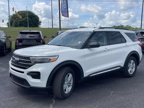 Certified 2024 Ford Explorer XLT RWD image 7
