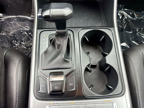 Used 2025 Kia Carnival FWD image 17