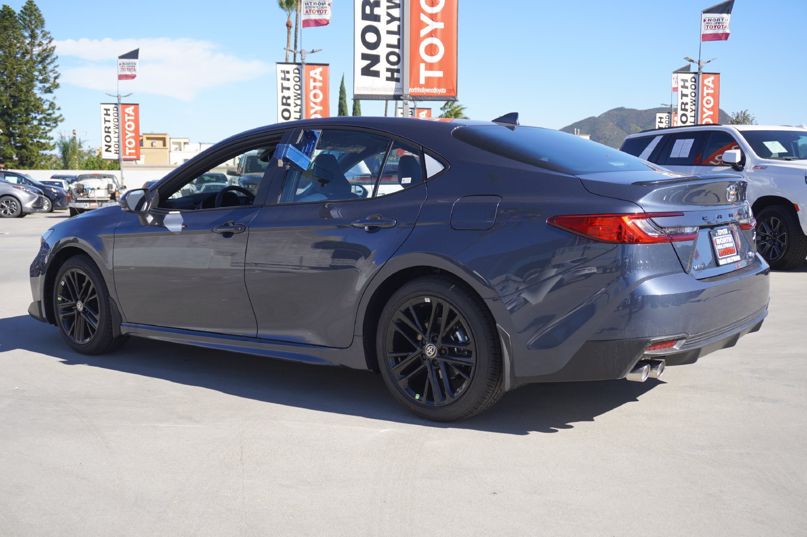 Used 2026 Toyota Camry SE w/ Multimedia Upgrade Package FWD image 5