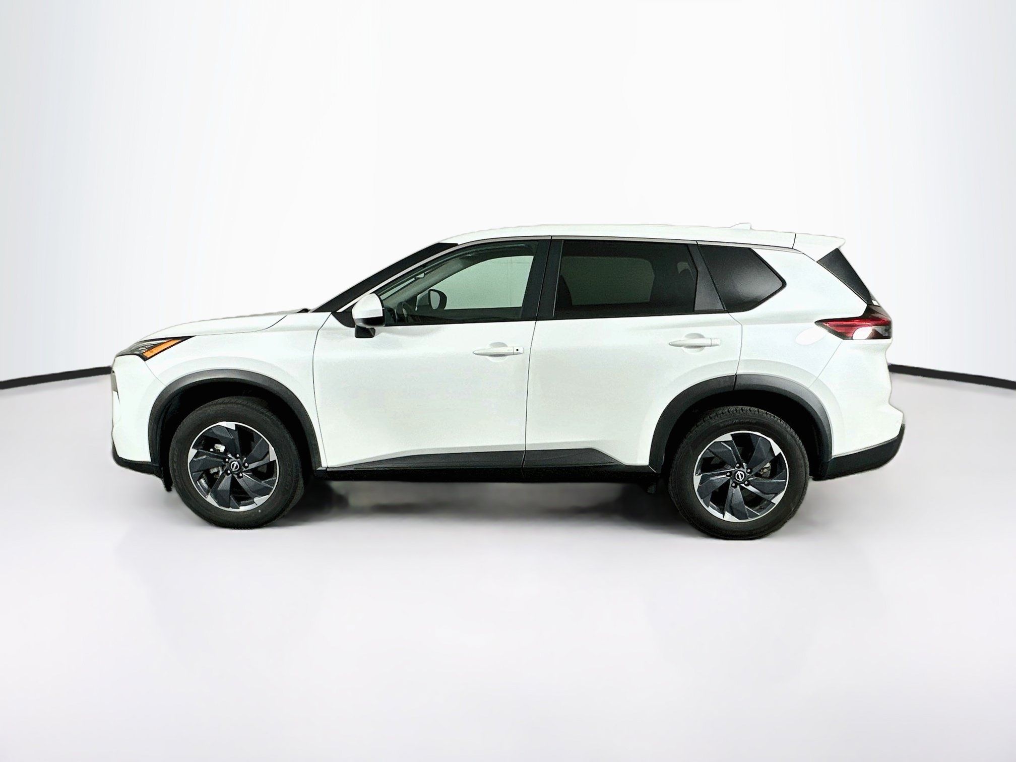 Used 2024 Nissan Rogue SV FWD image 4