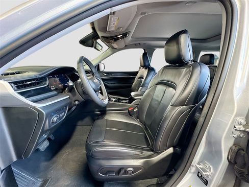 Used 2022 Jeep Grand Cherokee Limited 4xe w/ Luxury Tech Group II image 14