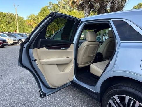 Used 2017 Cadillac XT5 Premium Luxury FWD image 25