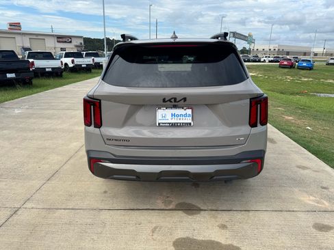 Used 2025 Kia Sorento SX AWD/4WD image 7
