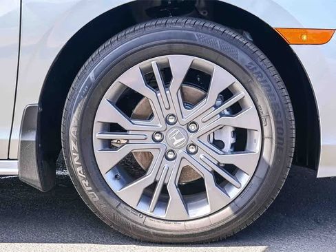 New 2026 Honda Odyssey Touring image 10