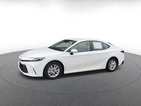 Used 2025 Toyota Camry LE image 8