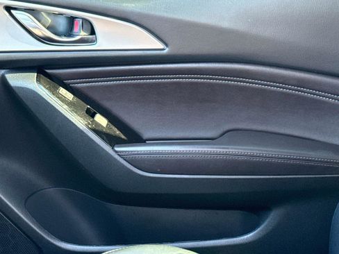 Used 2018 MAZDA MAZDA3 Touring image 19