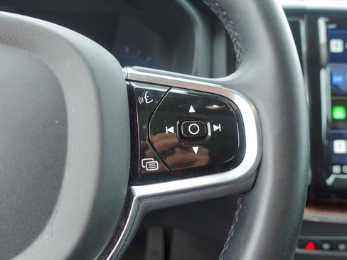 Used 2023 Volvo XC60 B5 Plus image 15