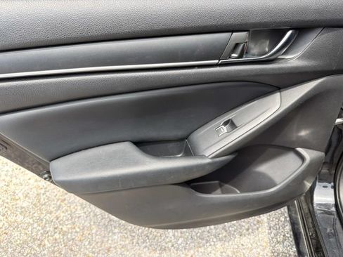 Used 2018 Honda Accord Sport image 15