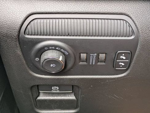 Used 2024 Jeep Wagoneer L Series II RWD image 25
