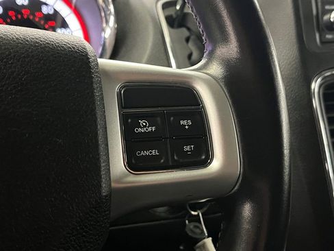 Used 2020 Dodge Grand Caravan SE w/ Rear Park Assist Package FWD image 21