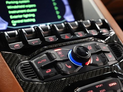 Used 2018 Lamborghini Aventador S image 26