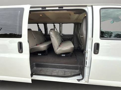 Used 2024 Chevrolet Express 3500 LT w/ LT Preferred Equipment Group RWD image 33