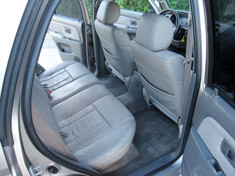 Used 2002 Toyota 4Runner SR5 RWD image 30
