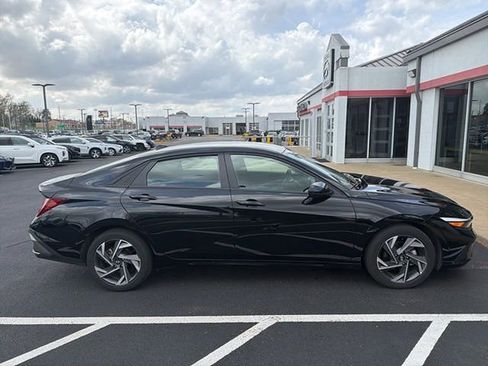 Used 2025 Hyundai Elantra Sport image 9