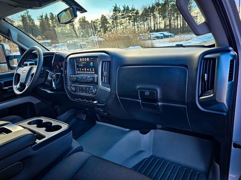 Used 2017 Chevrolet Silverado 1500 LT w/ LT Convenience Package image 33