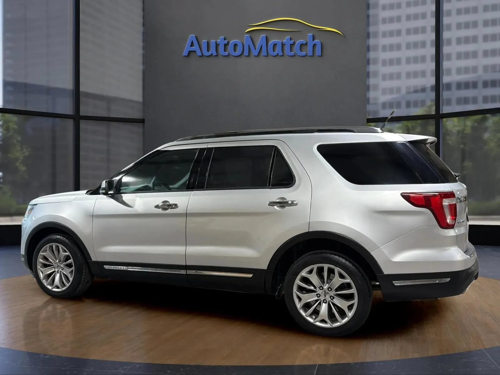 Used 2019 Ford Explorer Limited w/ Class III Trailer Tow Package FWD image 8