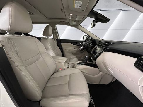 Used 2021 Nissan Rogue Sport SL w/ Premium Package image 13